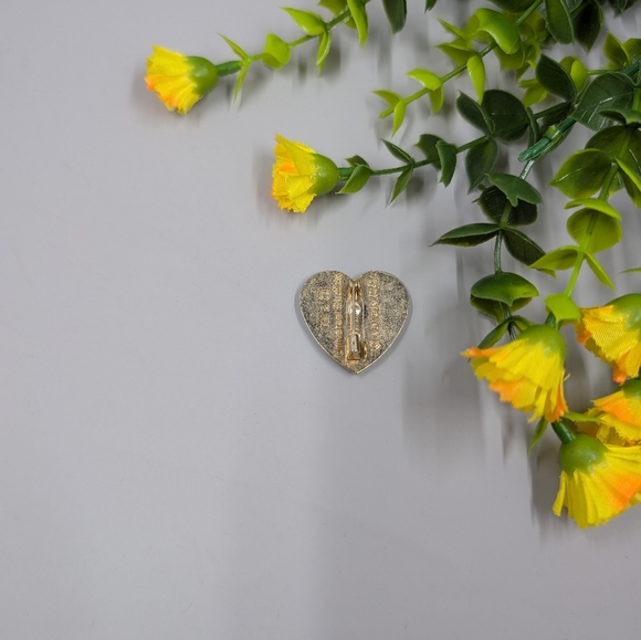 ET Merch Vintage Gold Heart Brooch - Picture 2 of 3